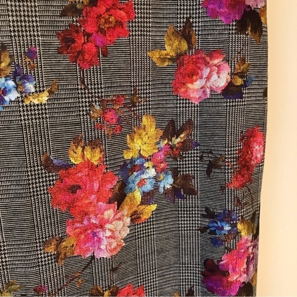 WOMEN’S plaid and floral ECI mid length skirt. Size small. - Picture 5 of 10